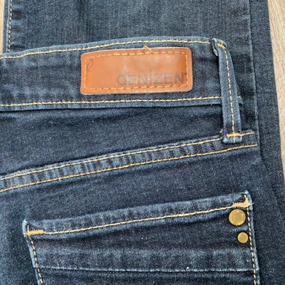 DENIZEN by Levis * BASIC Darker BLUE cuffed CAPRIS * STRETCH Cropped JEANS * 2 - Picture 5 of 7